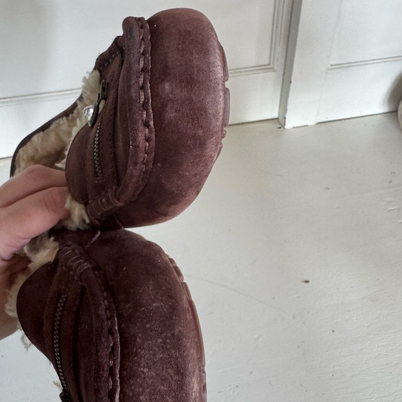 Ugg brown Ansley charm moccasin slippers size 9 - Picture 11 of 11